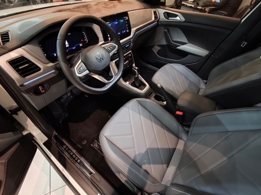 Volkswagen-T-CROSS-1.0 200 TSI TOTAL FLEX COMFORTLINE AUTOMÁTICO