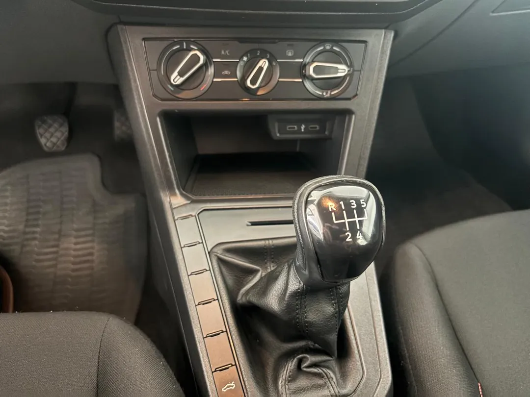 Volkswagen-Polo-Polo Track 1.0 Flex 12V 5p