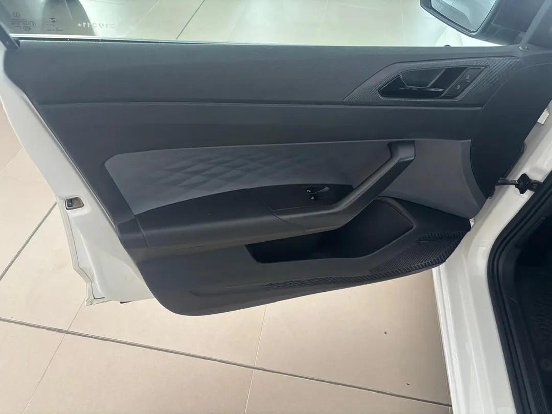 Volkswagen-Polo-Polo Track 1.0 Flex 12V 5p