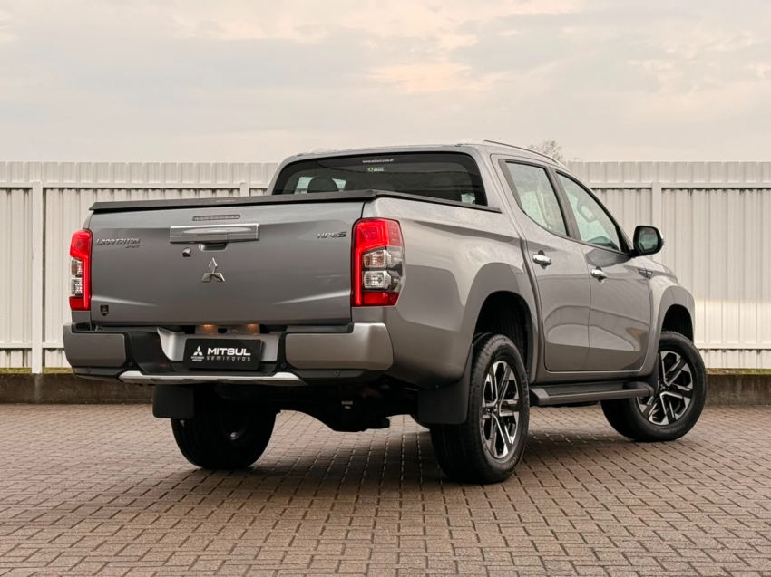 Mitsubishi-L200 TRITON-2.4 16V TURBO DIESEL SPORT HPE-S CD 4P 4X4 AUTOMÁTICO