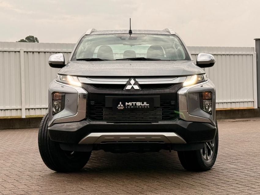 Mitsubishi-L200 TRITON-2.4 16V TURBO DIESEL SPORT HPE-S CD 4P 4X4 AUTOMÁTICO