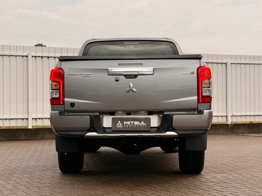 Mitsubishi-L200 TRITON-2.4 16V TURBO DIESEL SPORT HPE-S CD 4P 4X4 AUTOMÁTICO