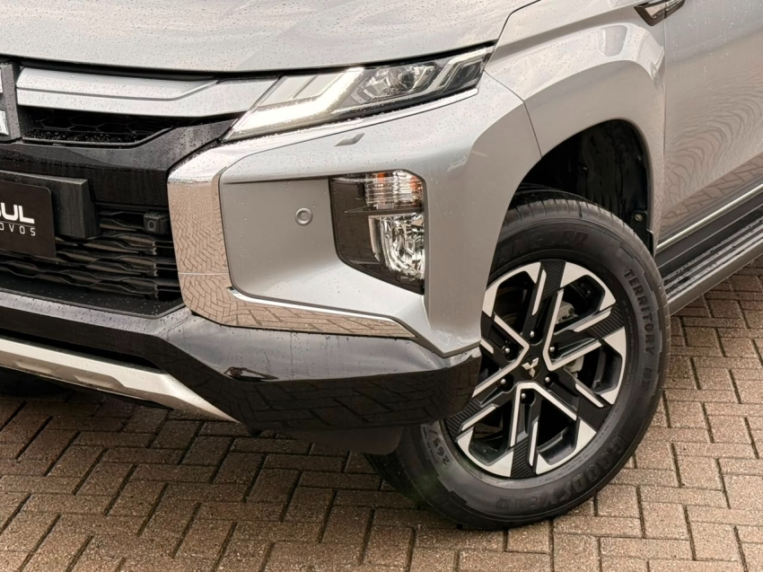 Mitsubishi-L200 TRITON-2.4 16V TURBO DIESEL SPORT HPE-S CD 4P 4X4 AUTOMÁTICO