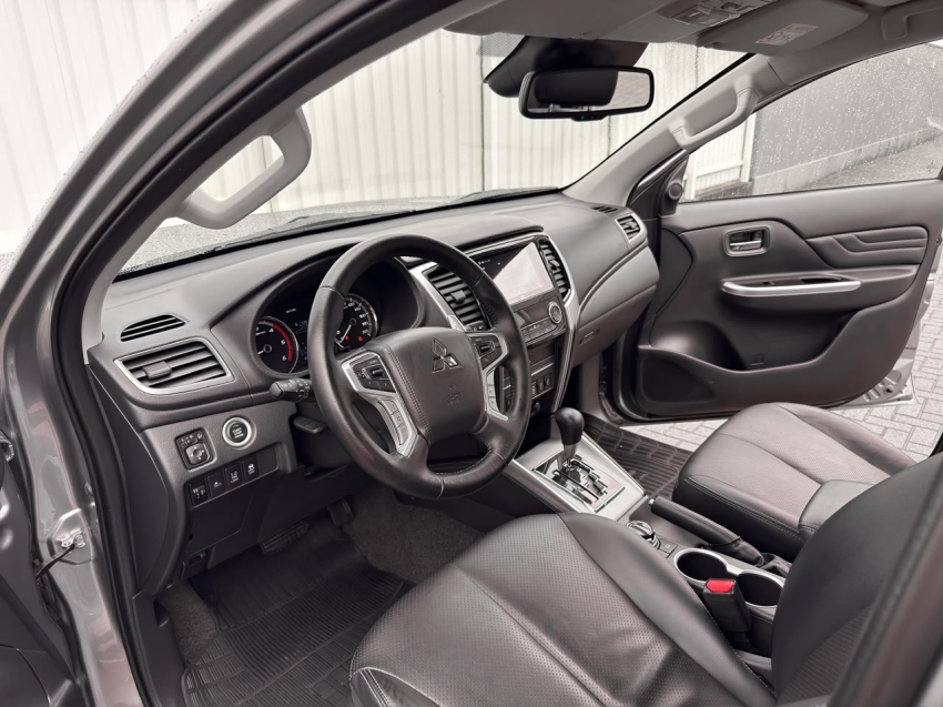 Mitsubishi-L200 TRITON-2.4 16V TURBO DIESEL SPORT HPE-S CD 4P 4X4 AUTOMÁTICO