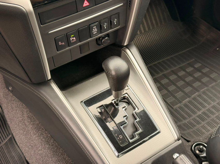 Mitsubishi-L200 TRITON-2.4 16V TURBO DIESEL SPORT HPE-S CD 4P 4X4 AUTOMÁTICO