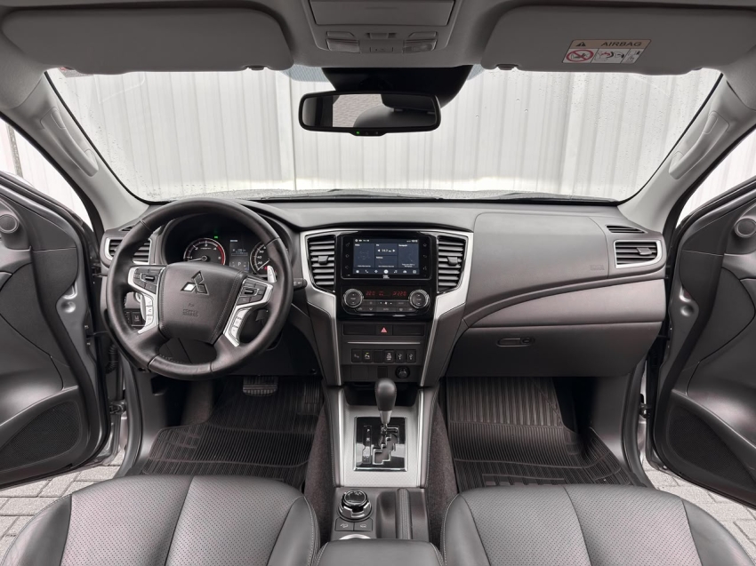 Mitsubishi-L200 TRITON-2.4 16V TURBO DIESEL SPORT HPE-S CD 4P 4X4 AUTOMÁTICO