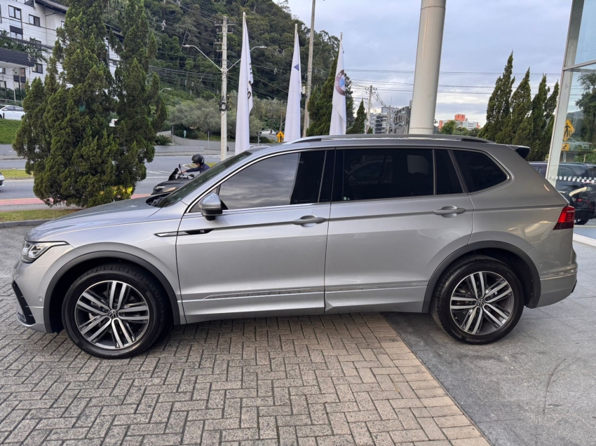 Volkswagen-TIGUAN-2.0 300 TSI GASOLINA ALLSPACE R-LINE AUTOMÁTICO