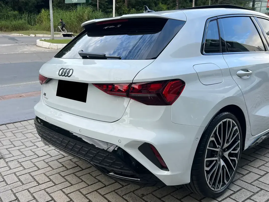 Audi-A3-A3 Sportb. Performance Black 2.0 S-tron.