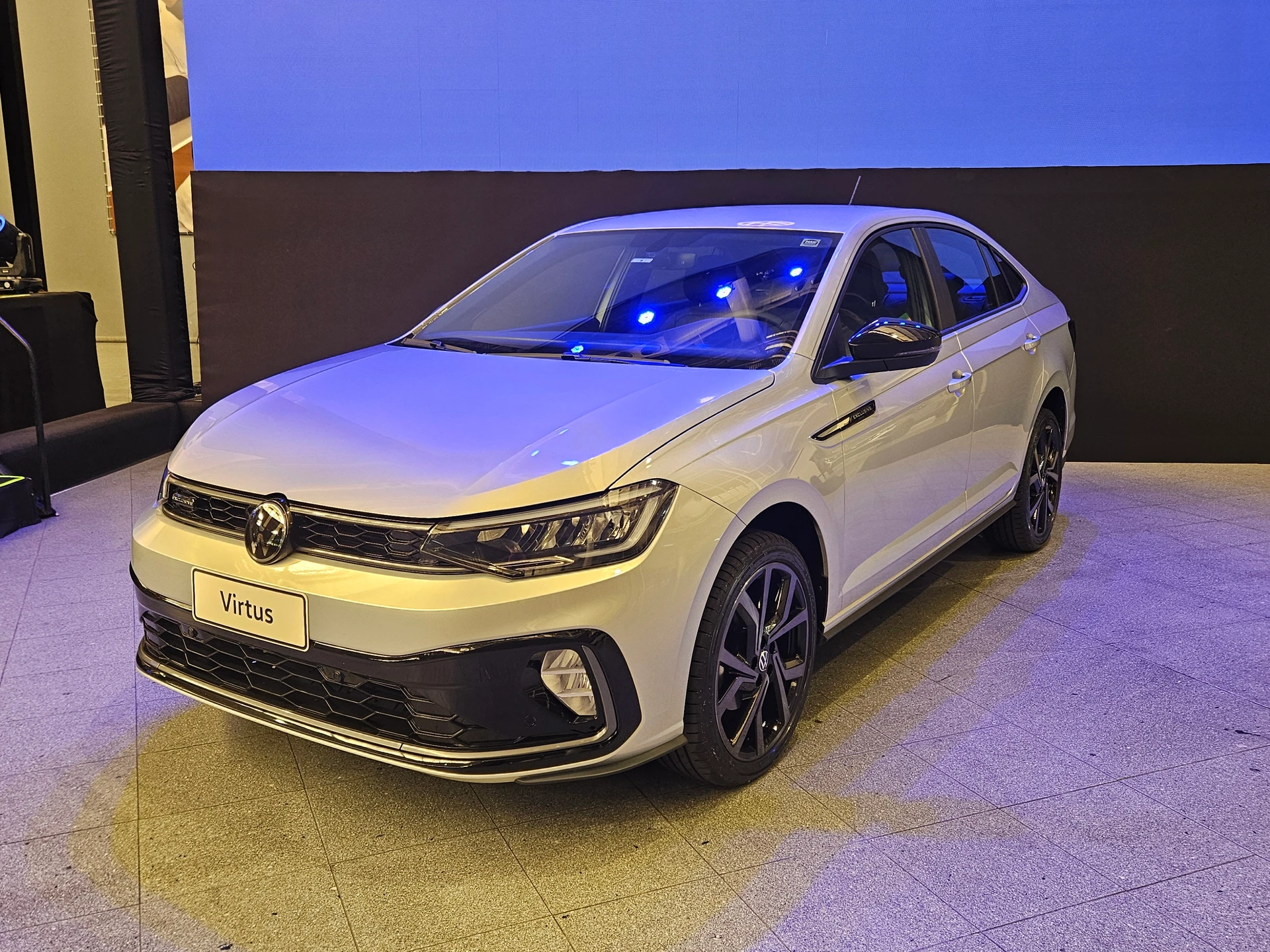 Sedã da Volkswagen leva 521 litros no porta-malas e supera vários SUVs que parecem muito maiores por fora
