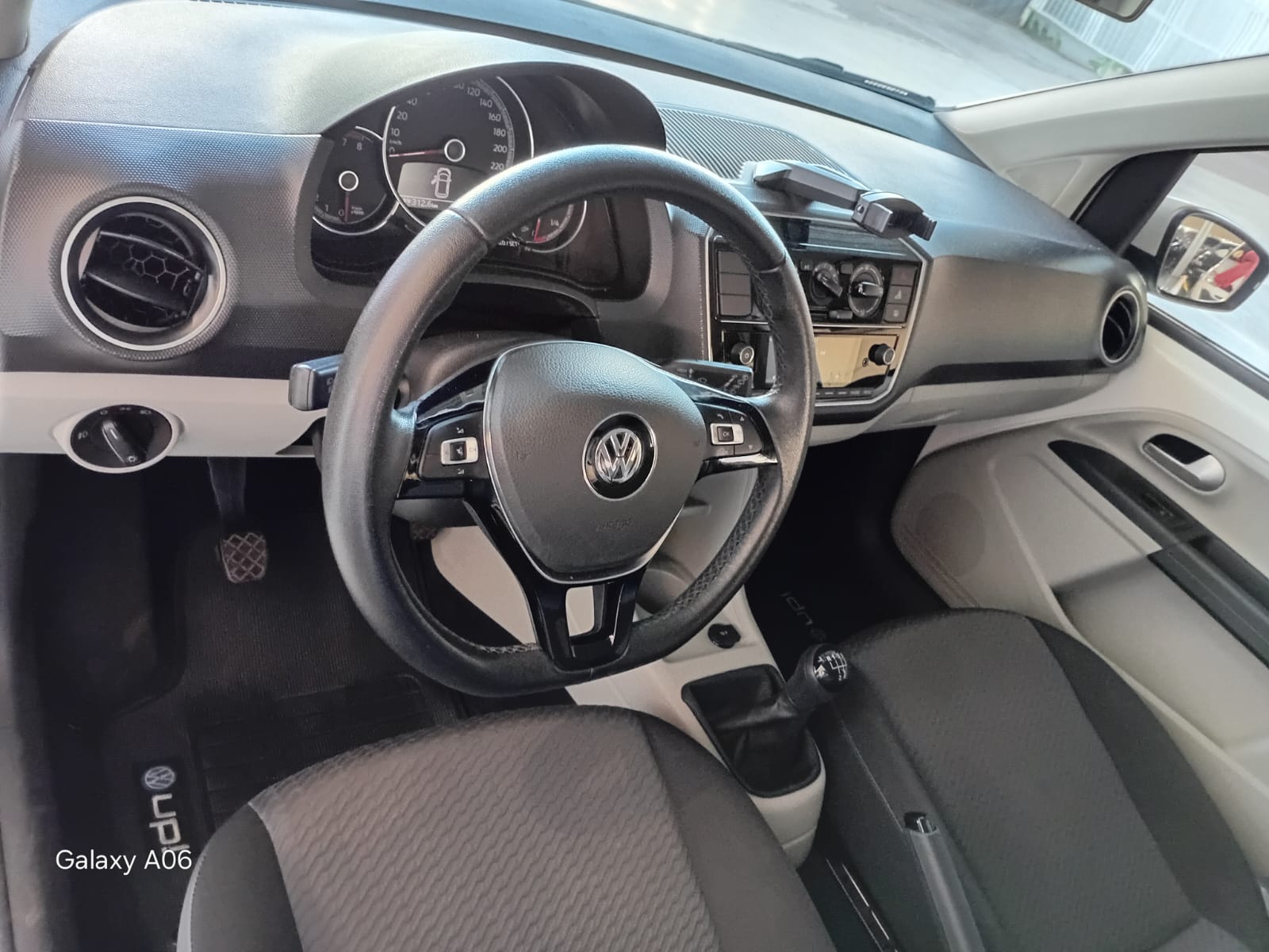 Volkswagen-up!-up! move 1.0 TSI Total Flex 12V 5p