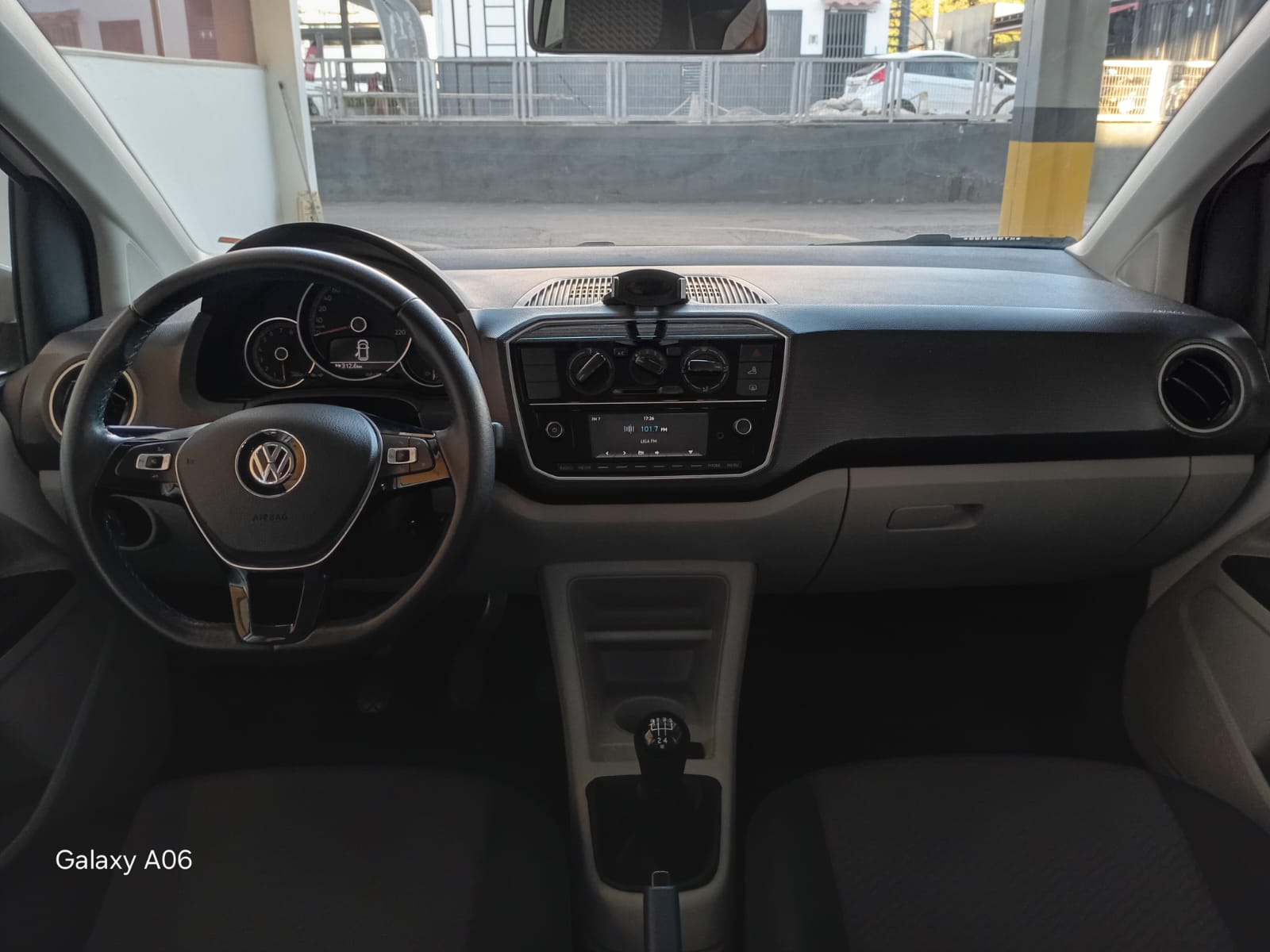 Volkswagen-up!-up! move 1.0 TSI Total Flex 12V 5p