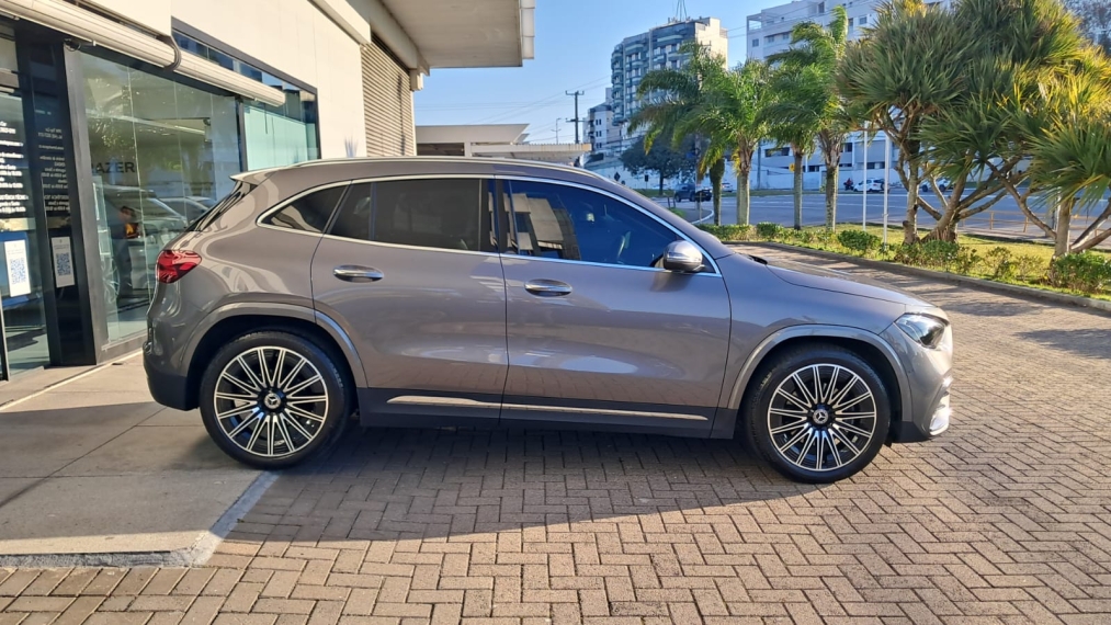 MERCEDES BENZ-GLA 200-1.3 MHEV AMG LINE 7G-DCT