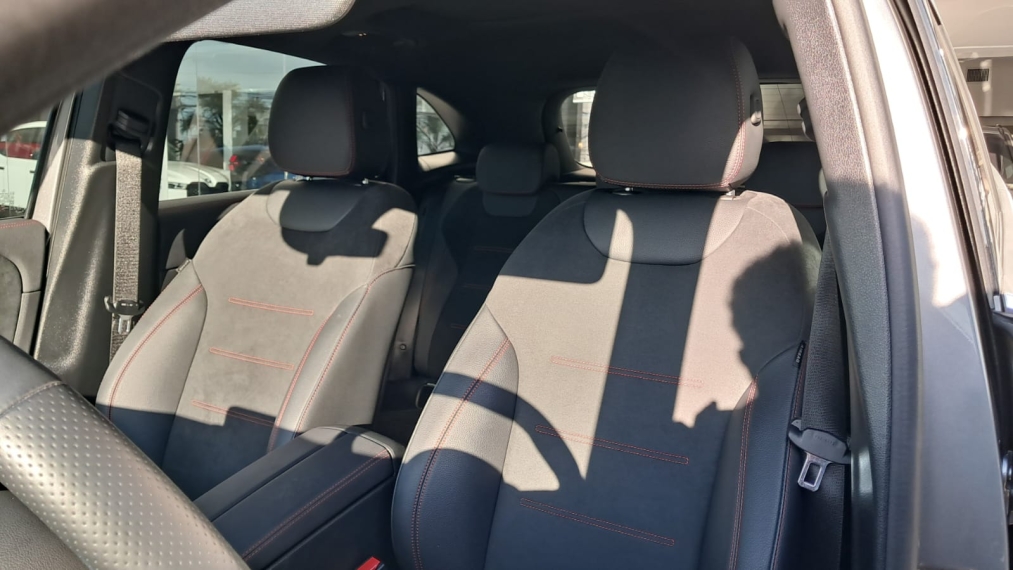 MERCEDES BENZ-GLA 200-1.3 MHEV AMG LINE 7G-DCT