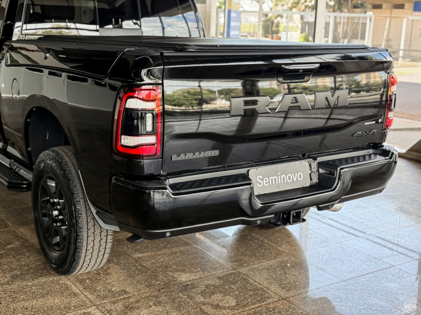 RAM-3500-6.7 I6 TURBO DIESEL LARAMIE CD 4X4 AUTOMÁTICO