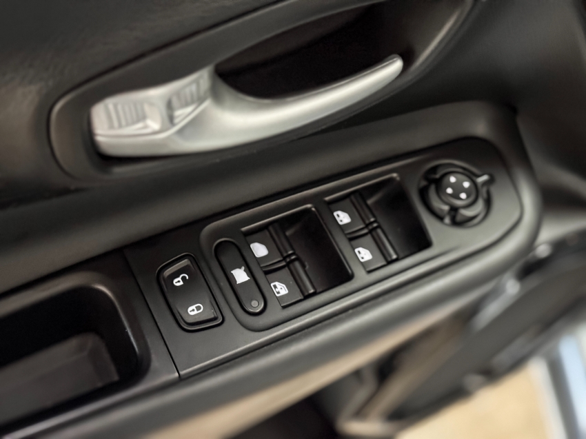 Jeep-RENEGADE-1.3 T270 TURBO FLEX WILLYS 4x4 AT9