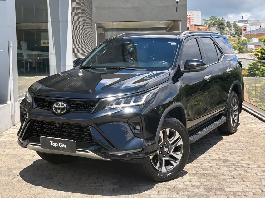Toyota-HILUX SW4-2.8 D-4D TURBO DIESEL DIAMOND 7L 4X4 AUTOMÁTICO