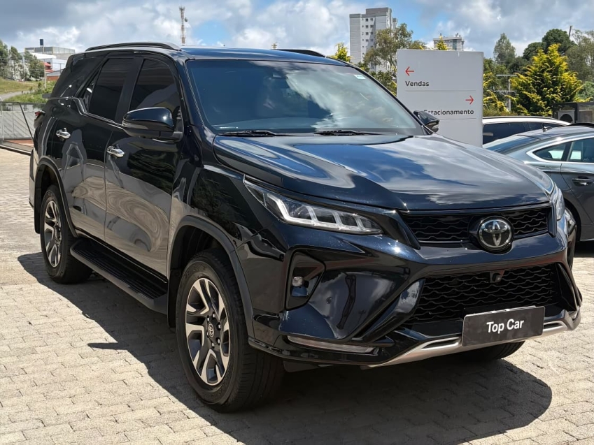 Toyota-HILUX SW4-2.8 D-4D TURBO DIESEL DIAMOND 7L 4X4 AUTOMÁTICO