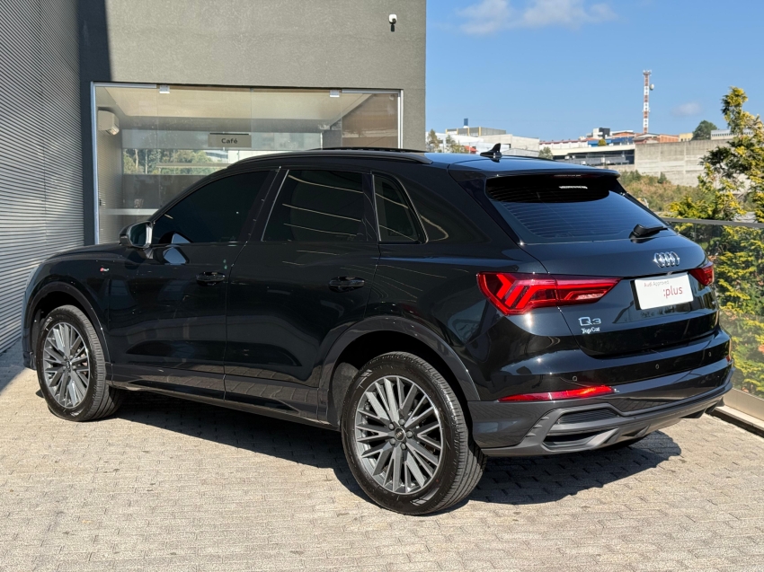 Audi-Q3-2.0 40 TFSI GASOLINA PERFORMANCE BLACK QUATTRO TIPTRONIC