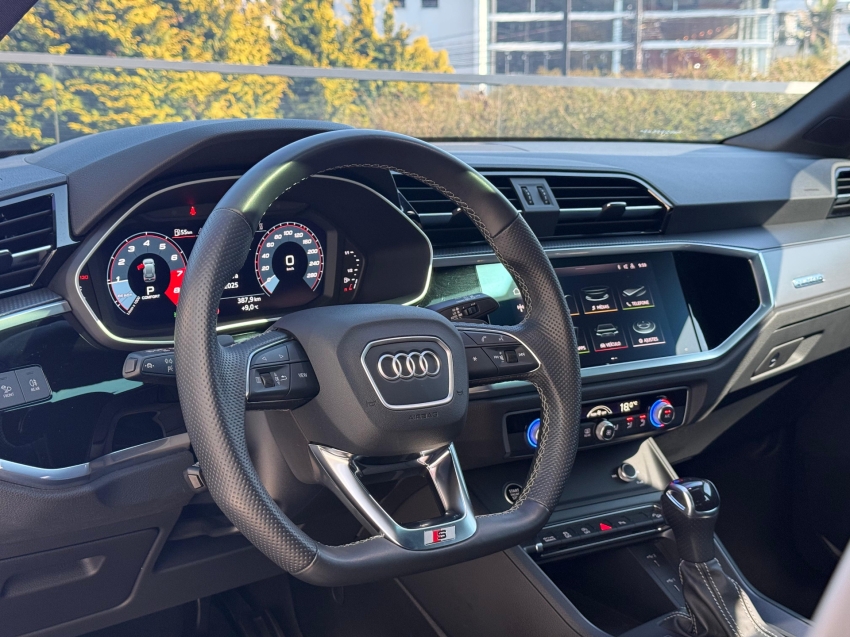 Audi-Q3-2.0 40 TFSI GASOLINA PERFORMANCE BLACK QUATTRO TIPTRONIC